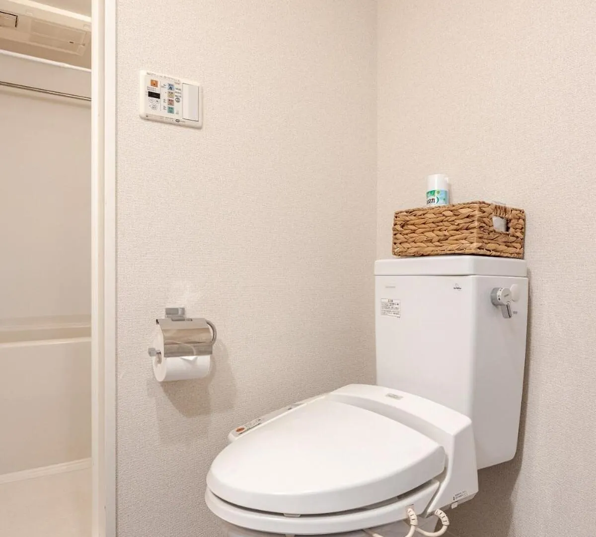 Kinshicho Sky View: Prime Location with Projector & Wi-Fi Apartment Tokyo Japan