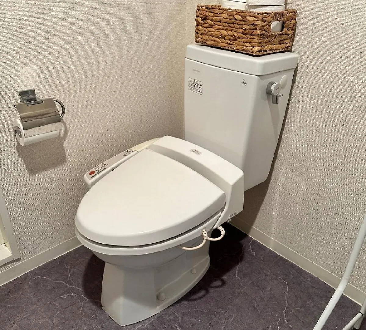 Kinshicho Sky View: Prime Location with Projector & Wi-Fi Apartment Tokyo